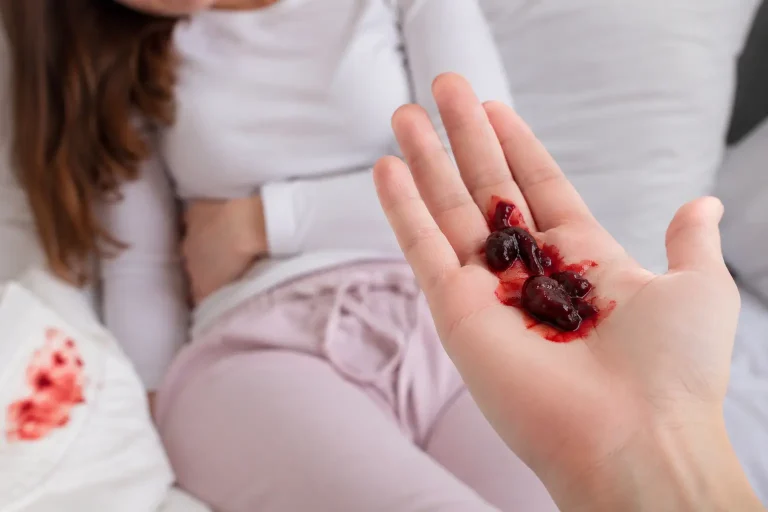 What Does a Miscarriage Look Like? Early Signs & Symptoms